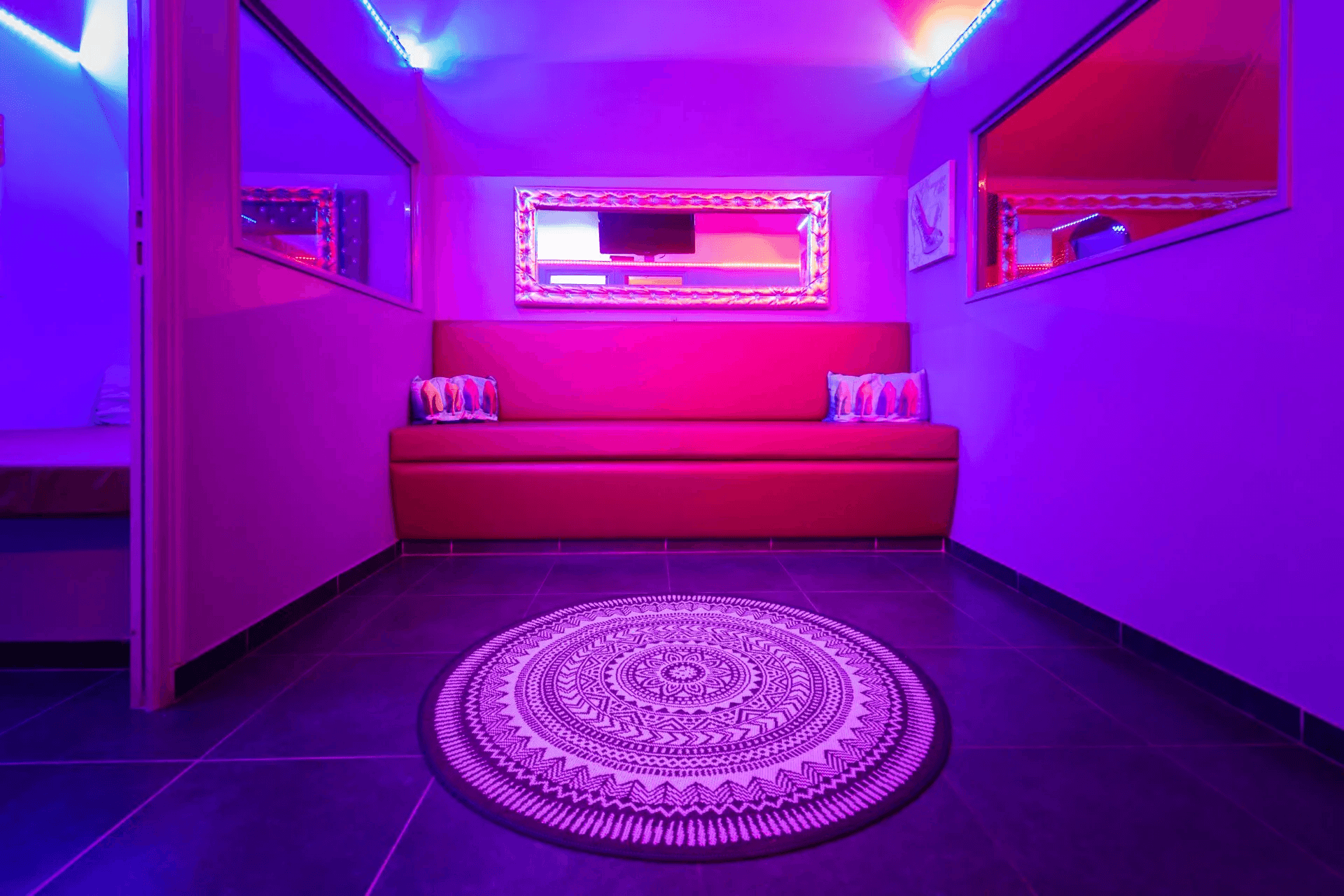 Club 2plus2 - Swinger Club in Paris, France