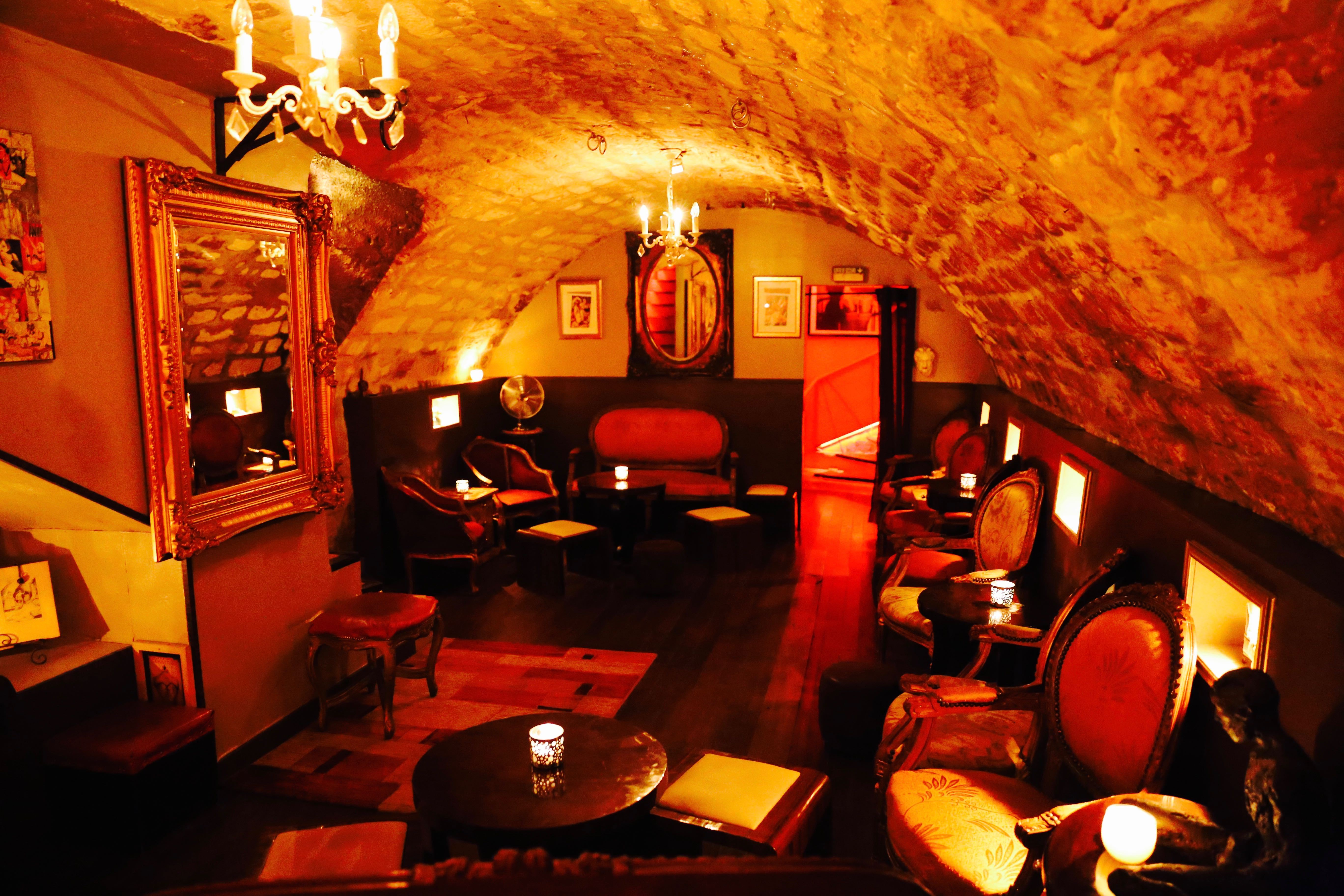 Cris Et Chuchotements - Swinger Club in Paris, France
