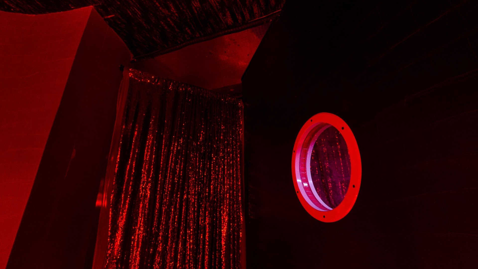 Le We Private Club - Swinger Club in Paris, France