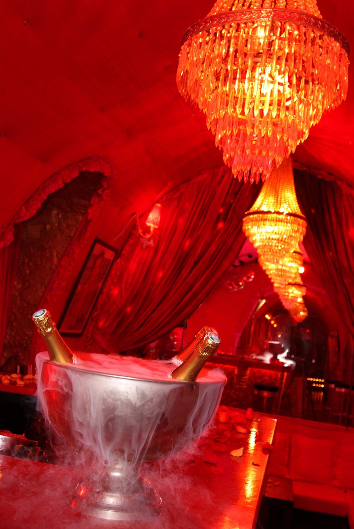 Les Chandelles - Swinger Club in Paris, France