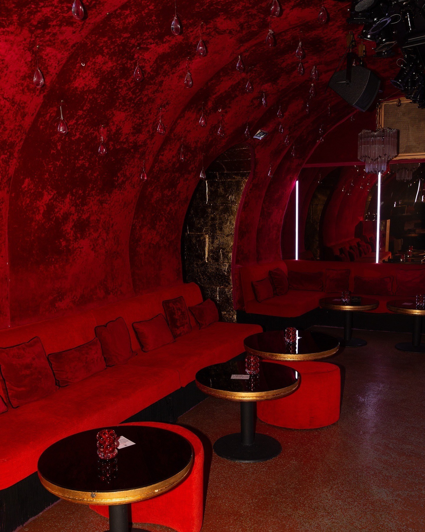 Les Chandelles - Swinger Club in Paris, France