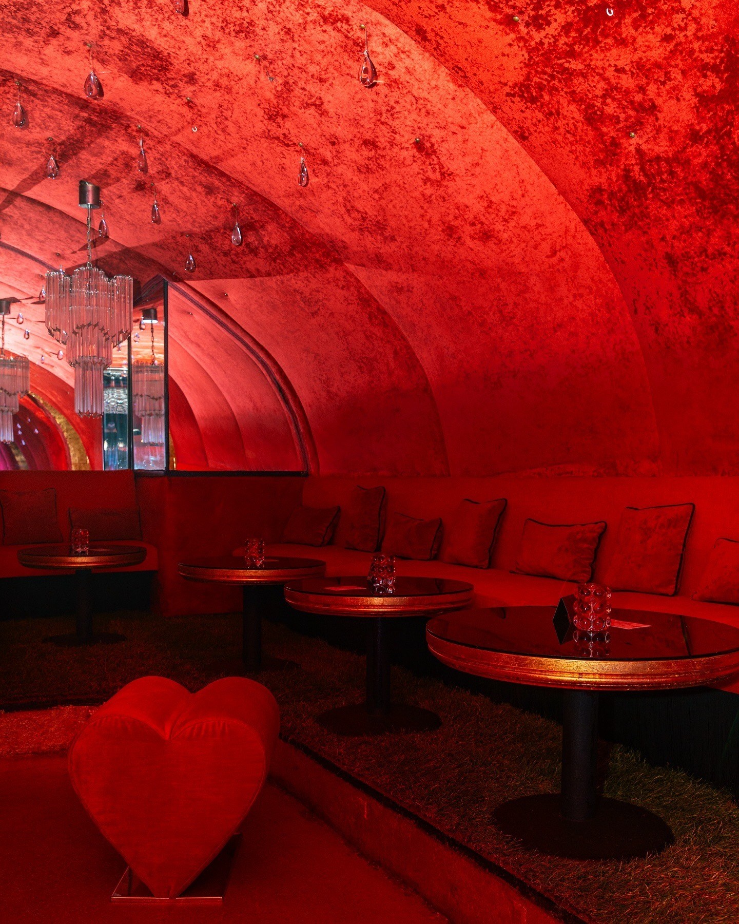 Les Chandelles - Swinger Club in Paris, France