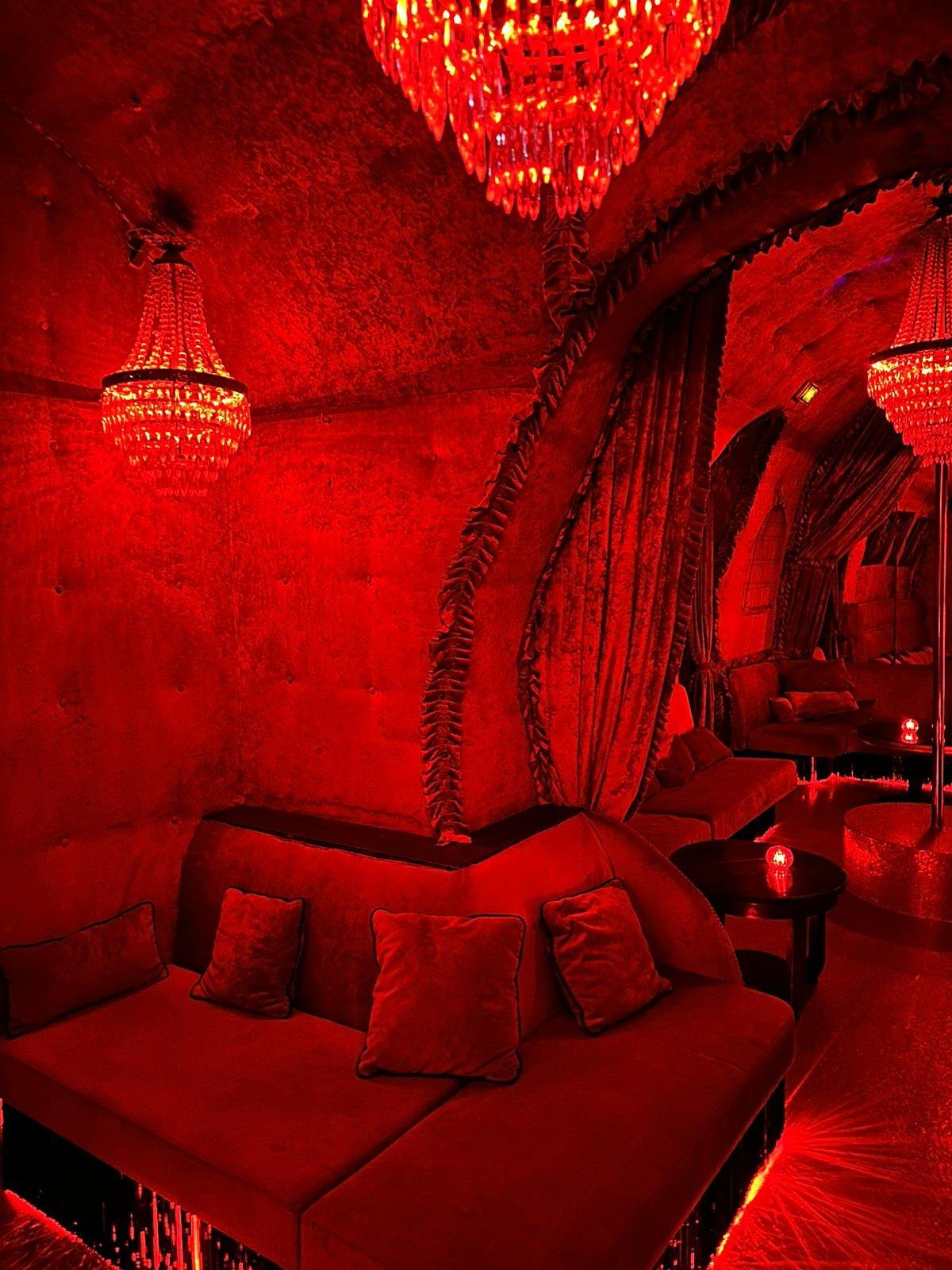 Les Chandelles - Swinger Club in Paris, France