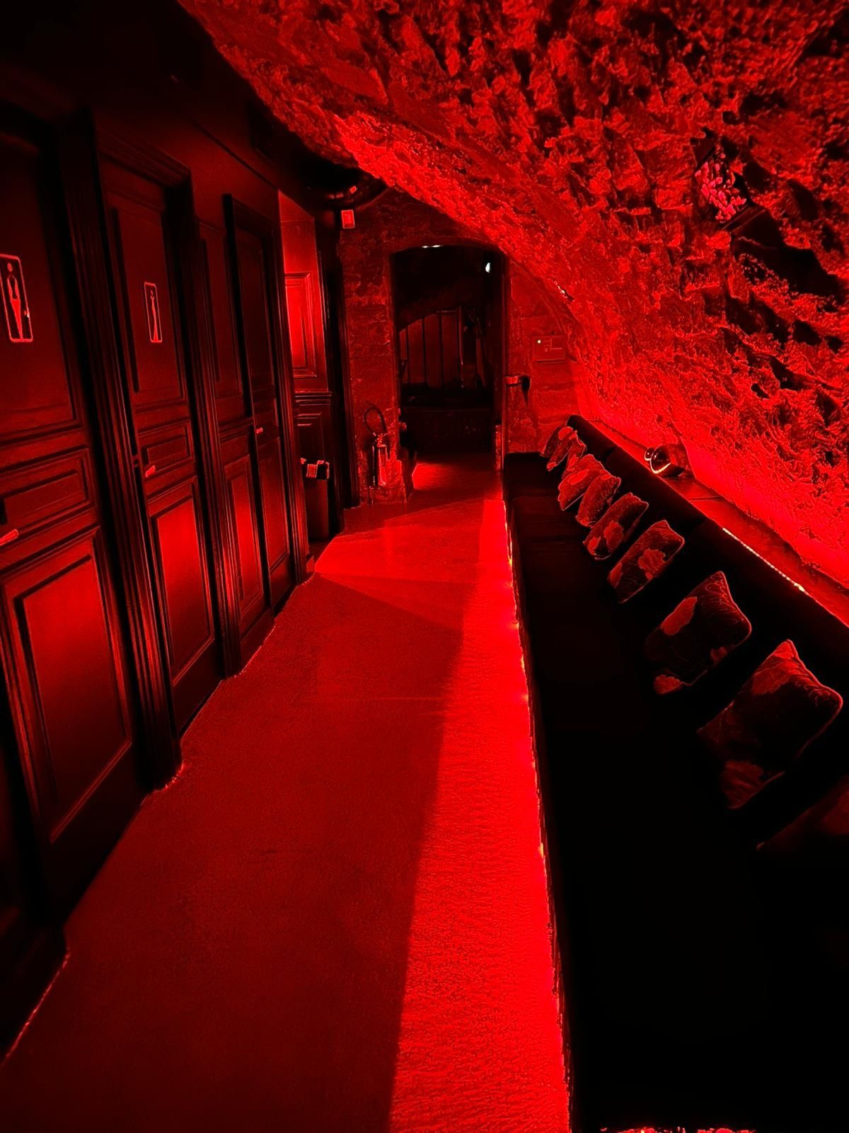 Les Chandelles - Swinger Club in Paris, France
