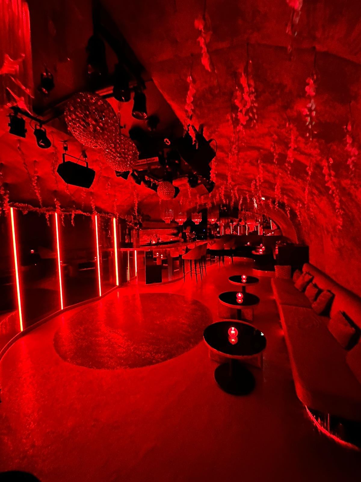 Les Chandelles - Swinger Club in Paris, France