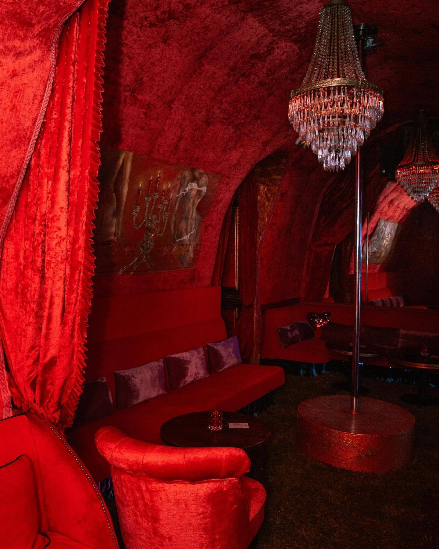 Les Chandelles - Swinger Club in Paris, France