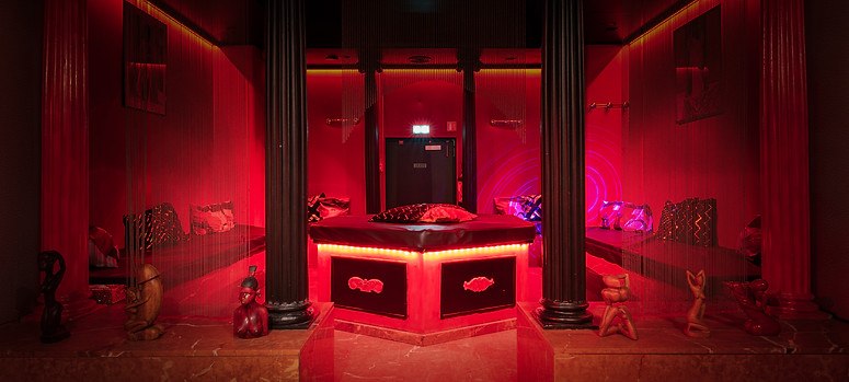 Overside - Swinger Club in Paris, France