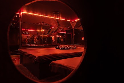 Overside - Swinger Club in Paris, France
