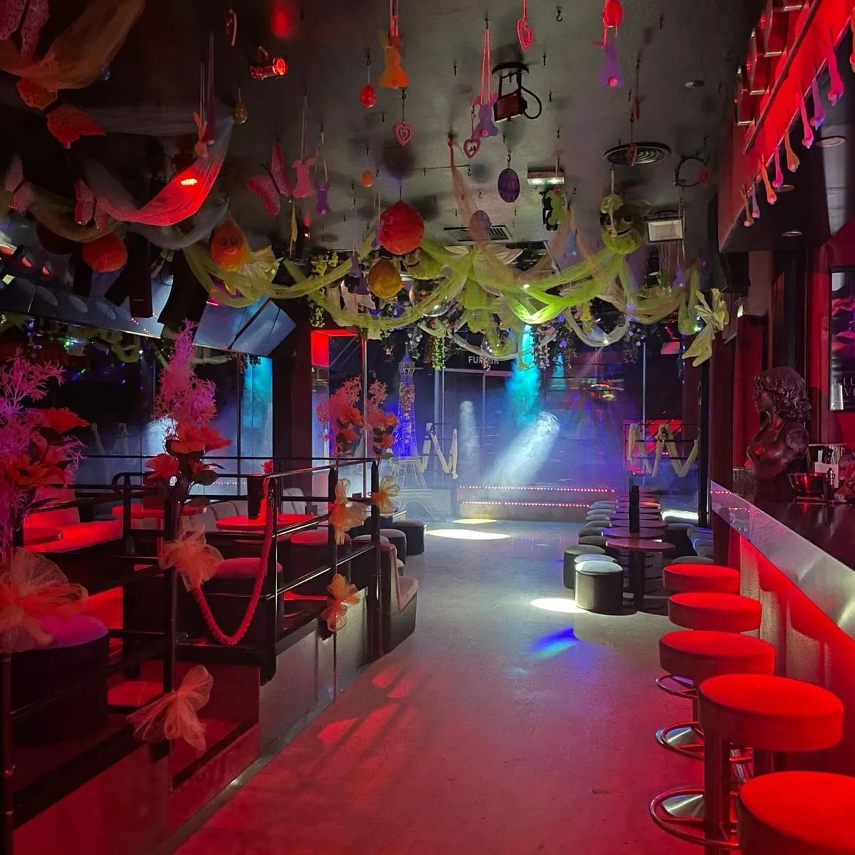 Overside - Swinger Club in Paris, France