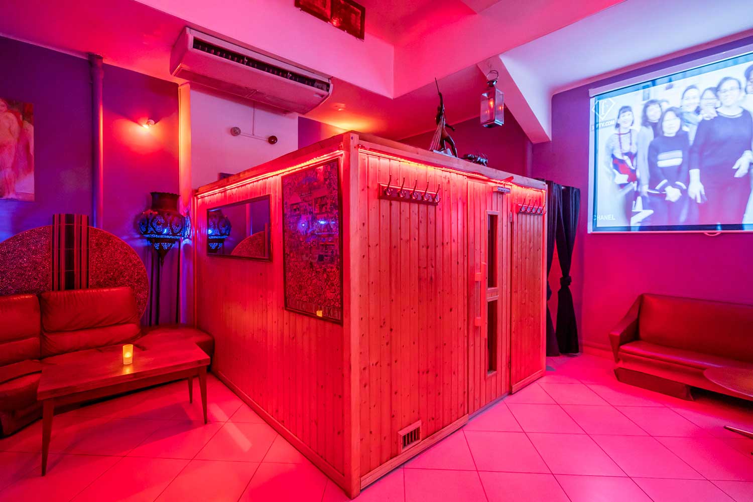 Sauna Caméléon - Swinger Club in Paris, France
