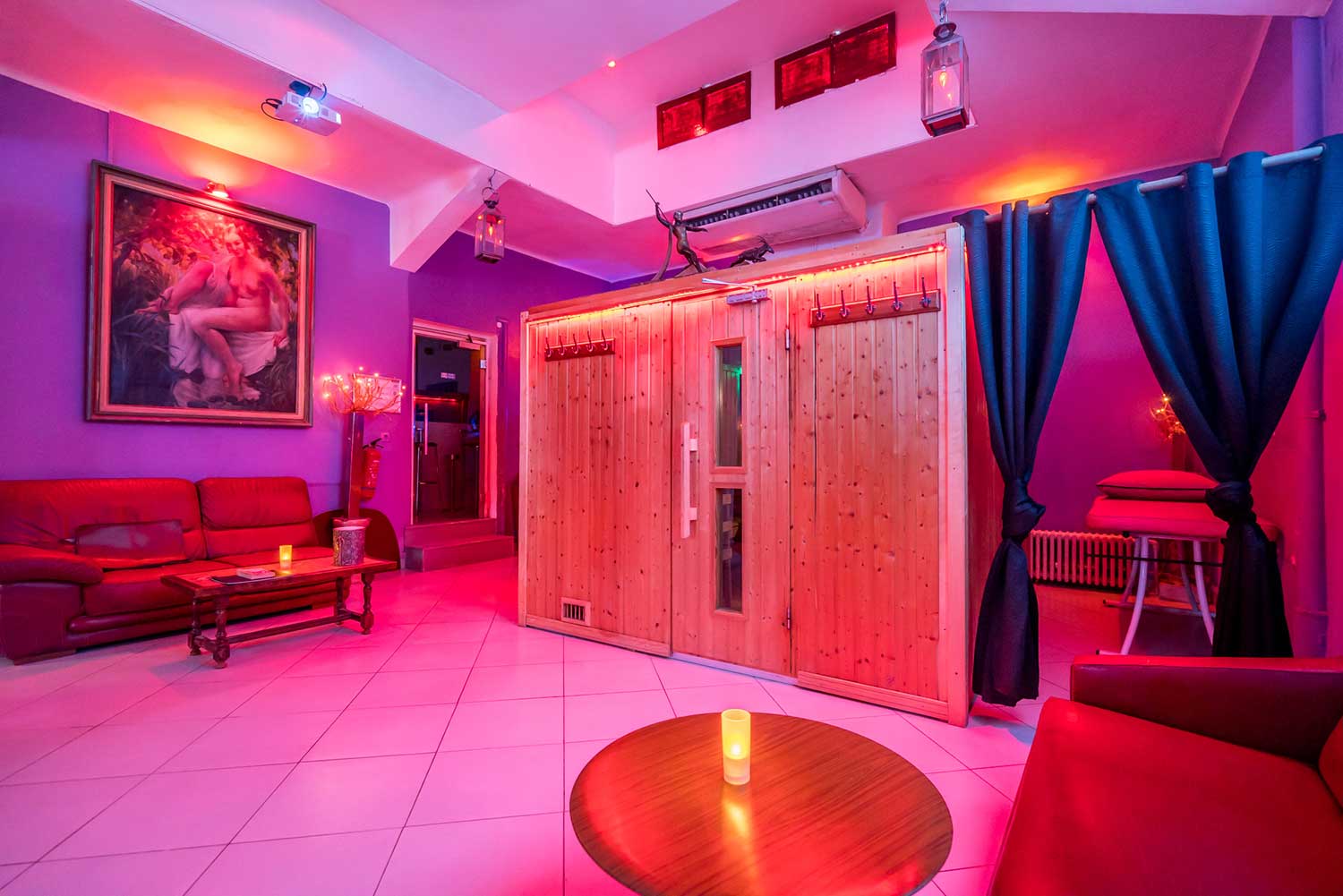 Sauna Caméléon - Swinger Club in Paris, France