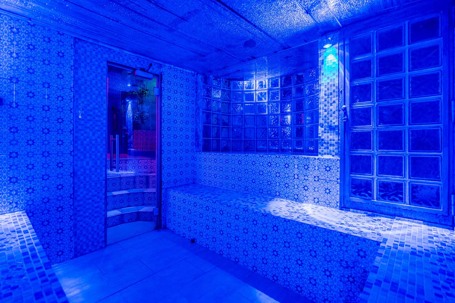 Sauna Caméléon - Swinger Club in Paris, France