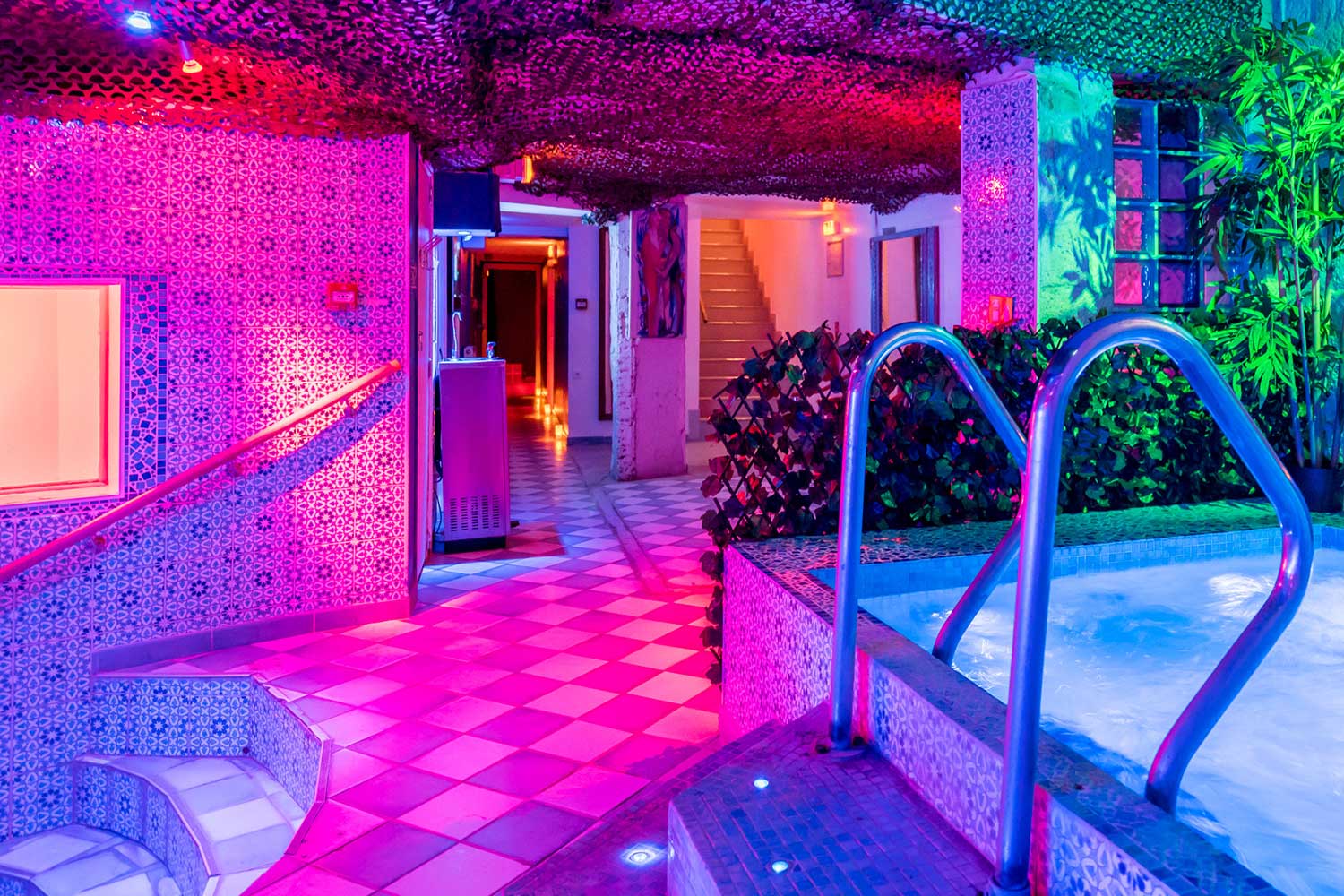 Sauna Caméléon - Swinger Club in Paris, France