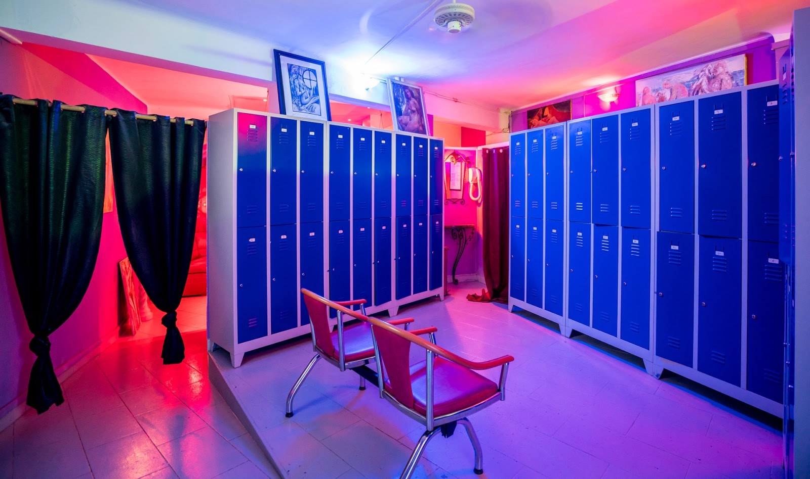 Sauna Caméléon - Swinger Club in Paris, France