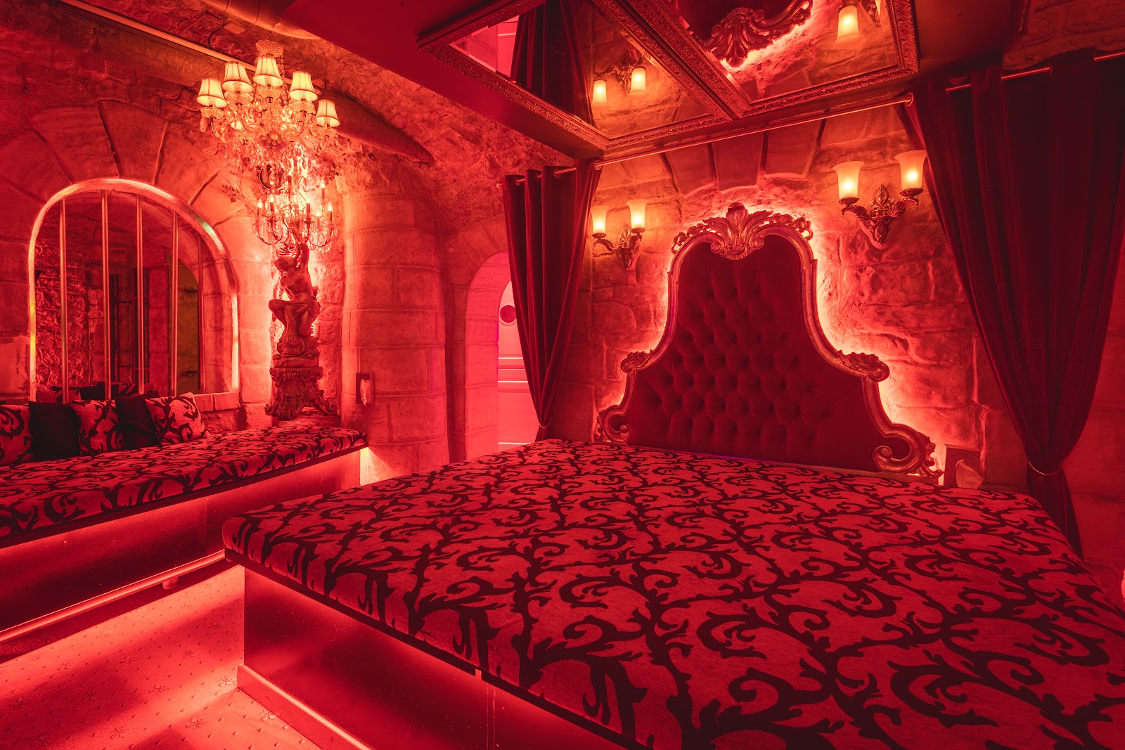 Taken Club - Swinger Club in Paris, France