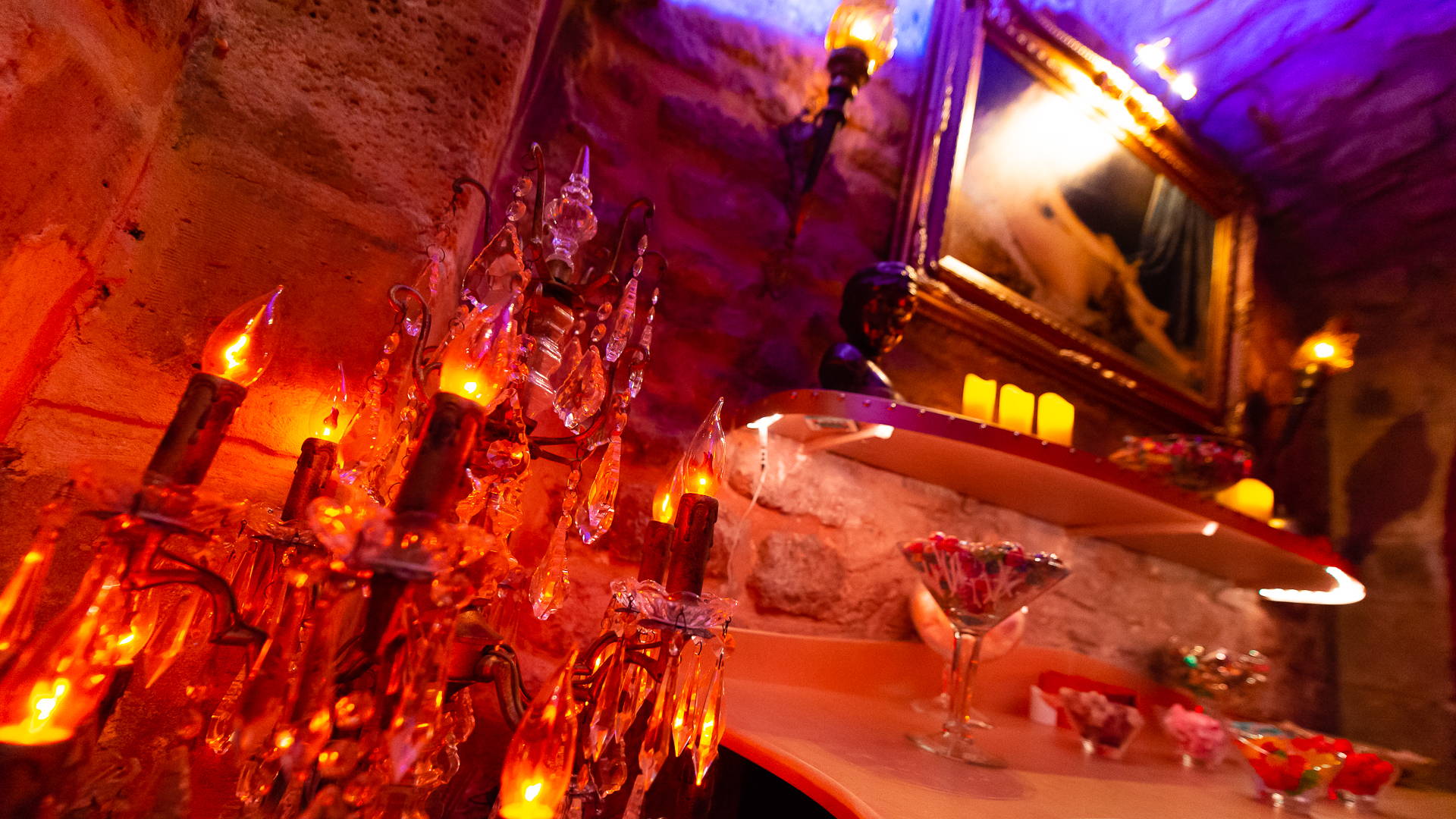 Taken Club - Swinger Club in Paris, France