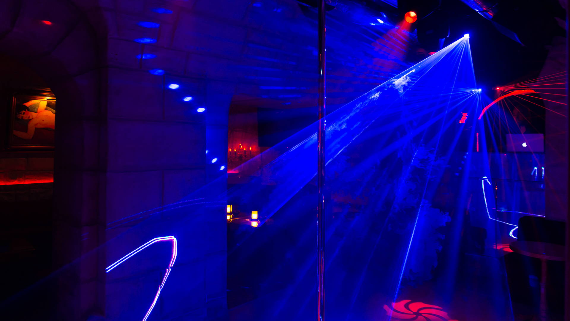 Taken Club - Swinger Club in Paris, France