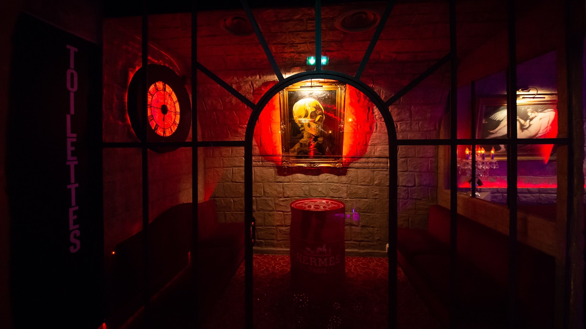 Taken Club - Swinger Club in Paris, France
