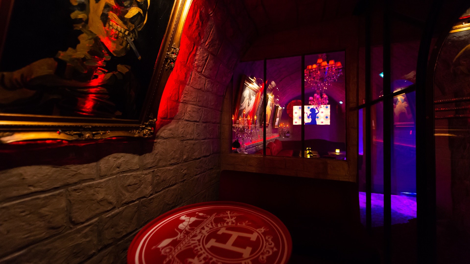 Taken Club - Swinger Club in Paris, France