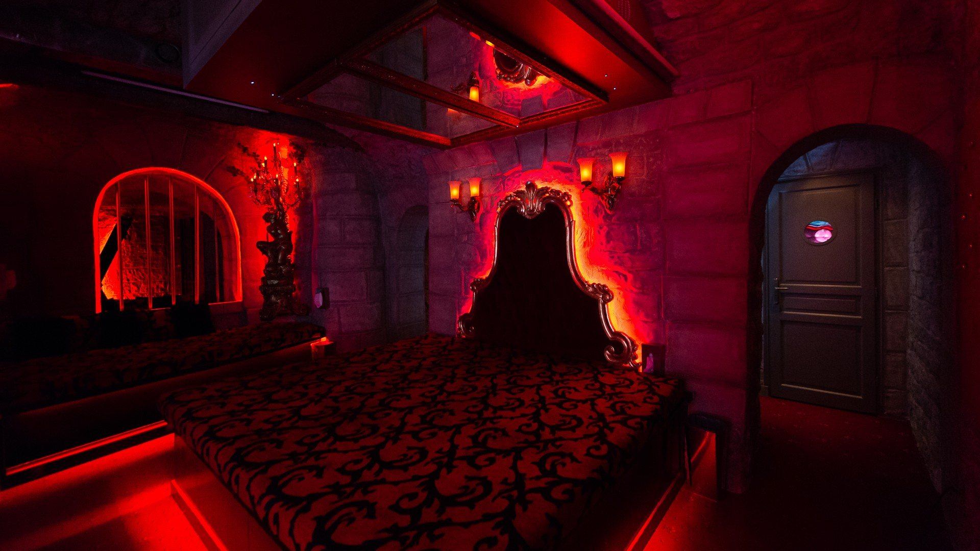Taken Club - Swinger Club in Paris, France