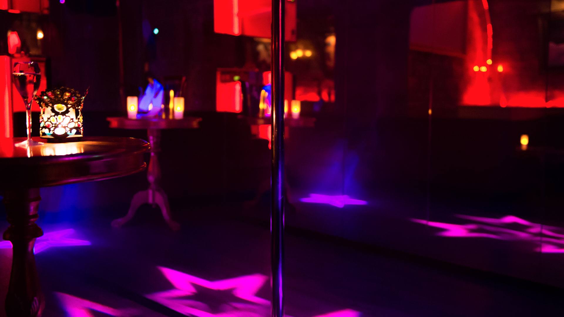Taken Club - Swinger Club in Paris, France