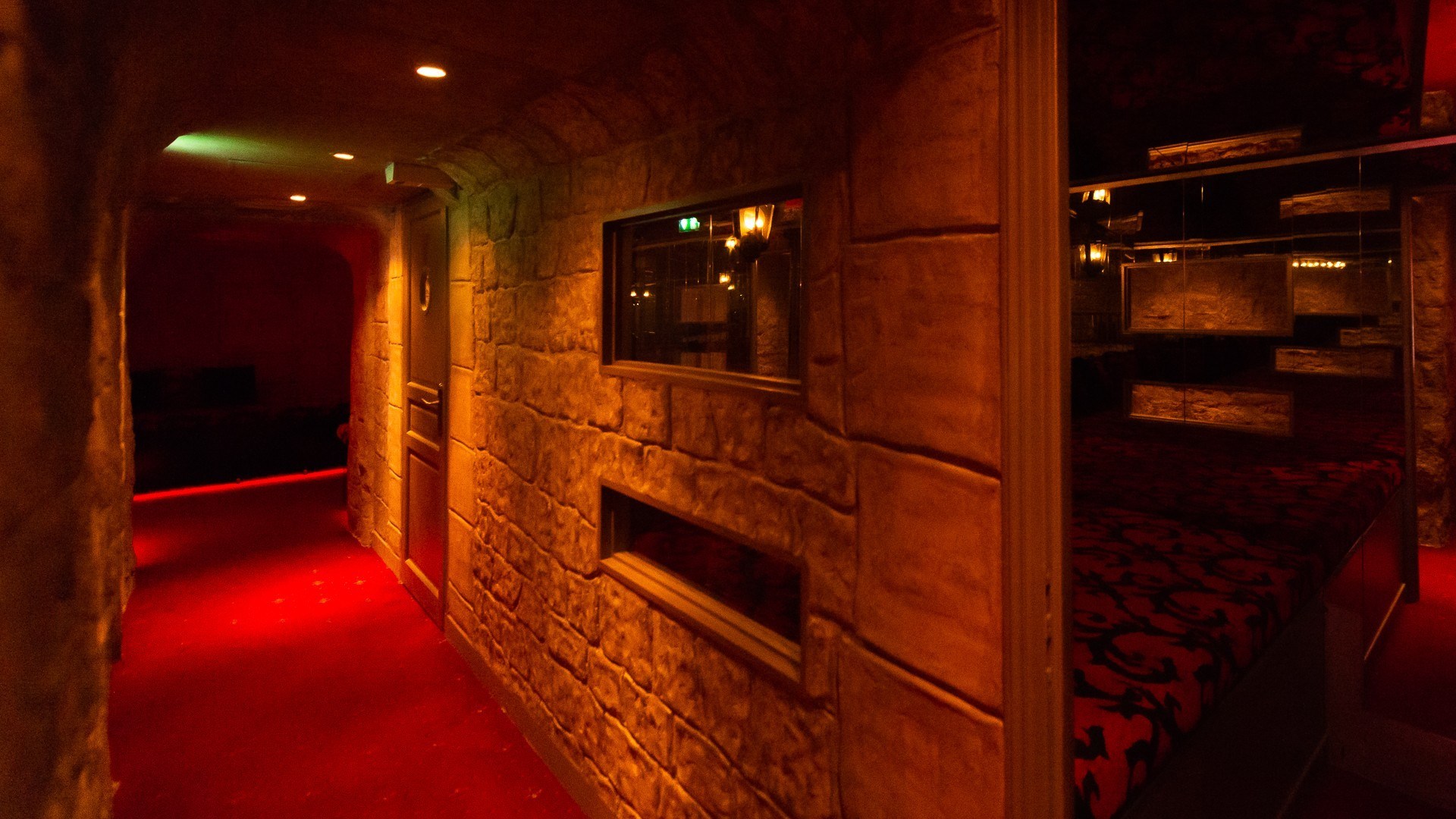 Taken Club - Swinger Club in Paris, France