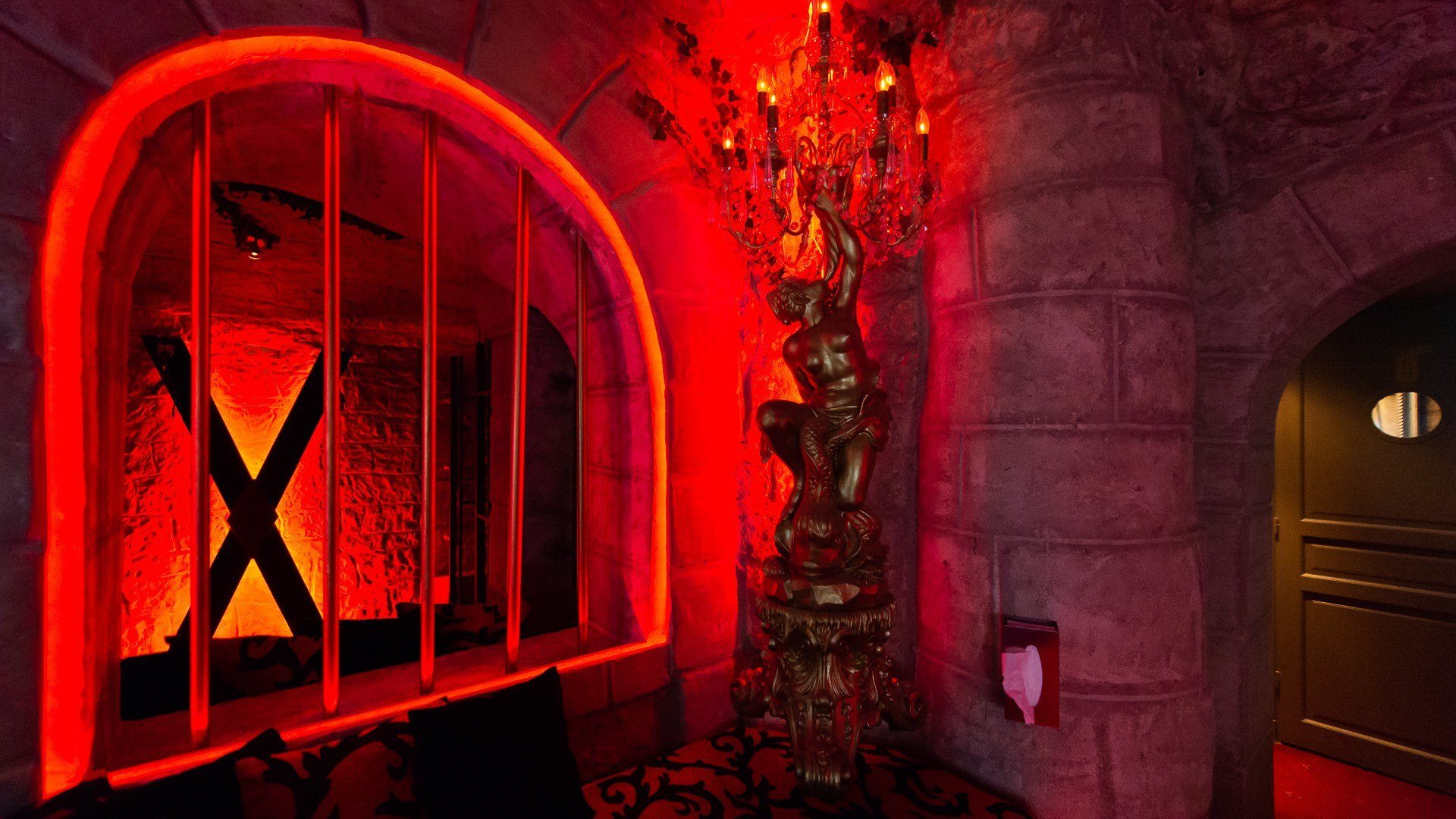 Taken Club - Swinger Club in Paris, France