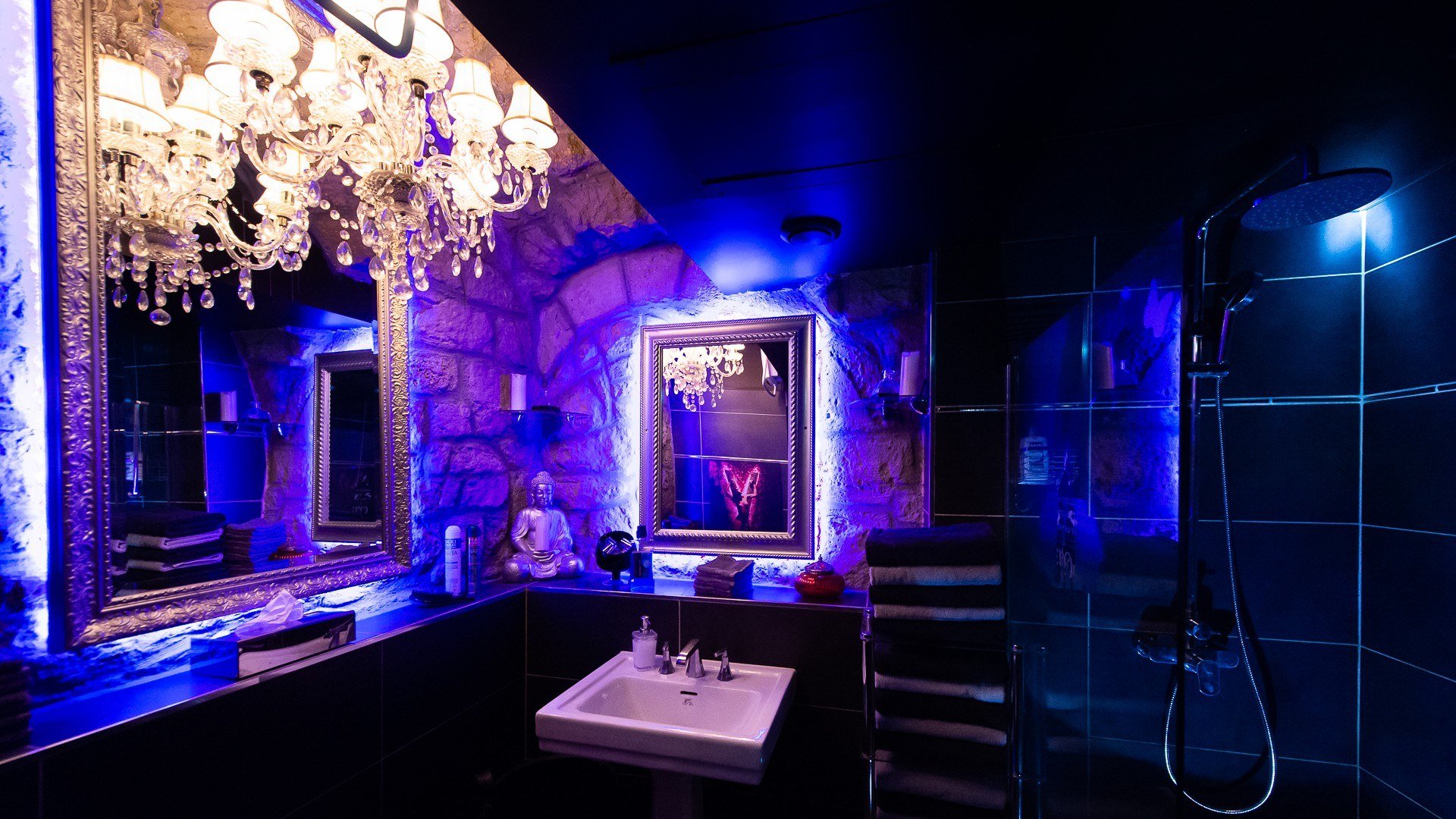 Taken Club - Swinger Club in Paris, France