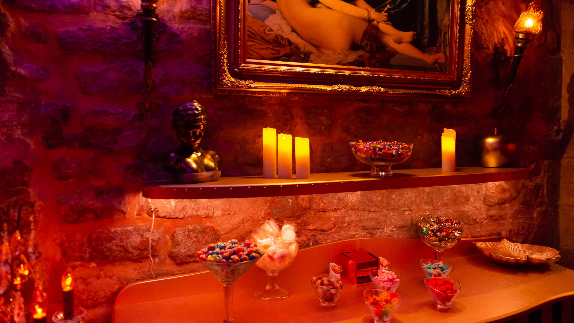 Taken Club - Swinger Club in Paris, France