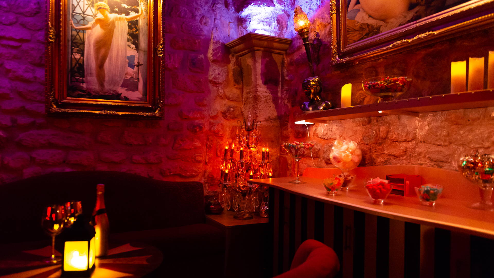 Taken Club - Swinger Club in Paris, France