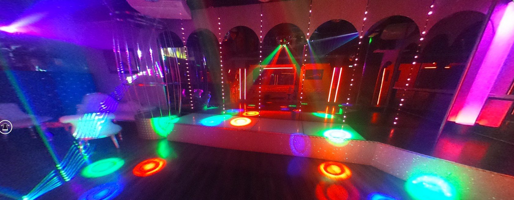 Le Liberty Station - Swinger Club in Prinquiau, France