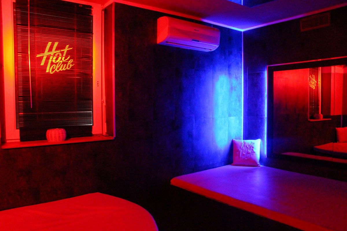 Hot Club - Swinger Club in Roqueseriere, France