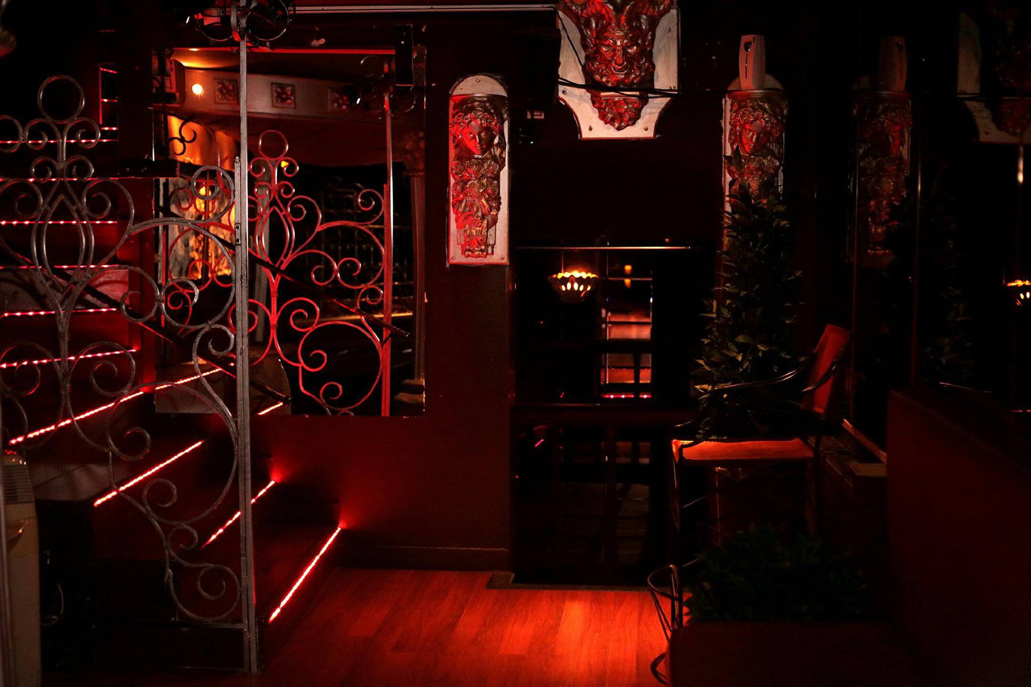 Le Château Des Lys - Swinger Club in Rue, France