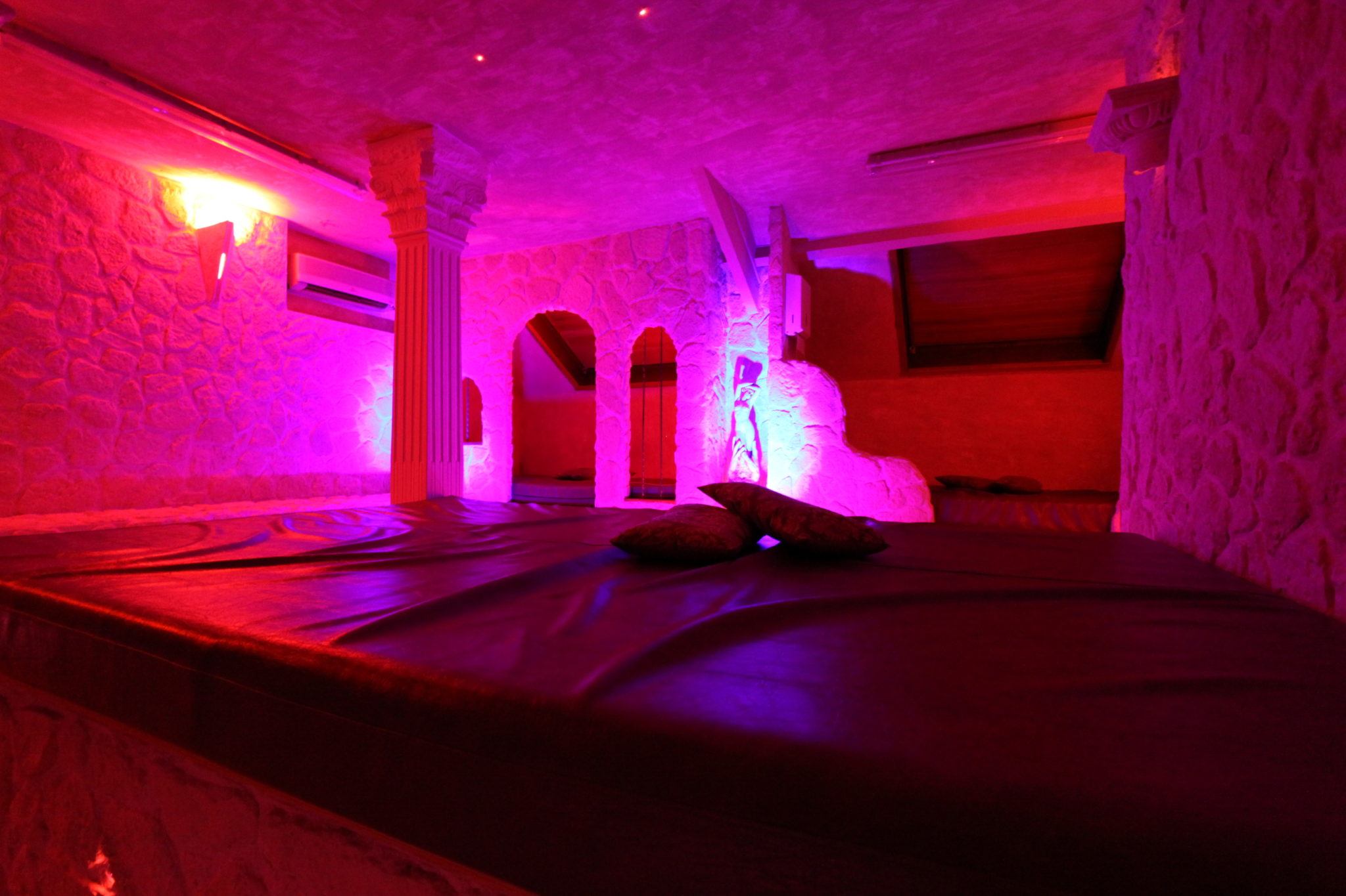 L'Hyppocampe - Swinger Club in Saint Maur Des Fosses, France