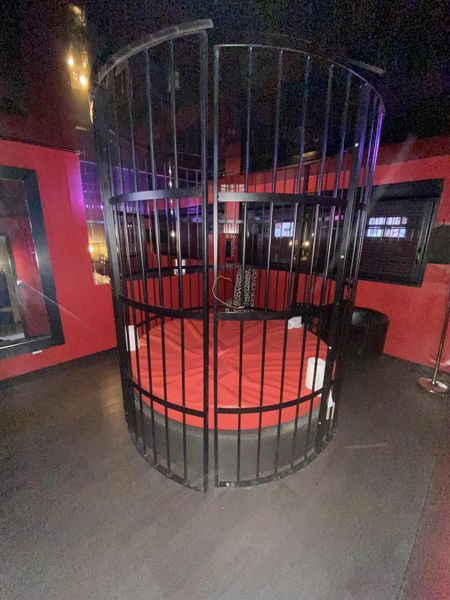 Sexshop Cassandre & Espace Libertin - Swinger Club in Saint Ouen L Aumone, France