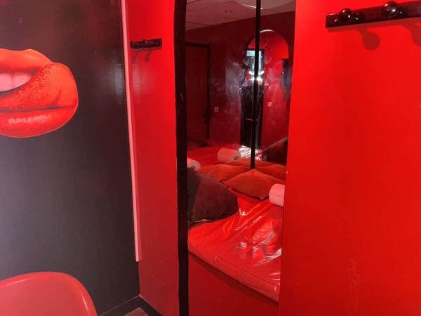 Sexshop Cassandre & Espace Libertin - Swinger Club in Saint Ouen L Aumone, France