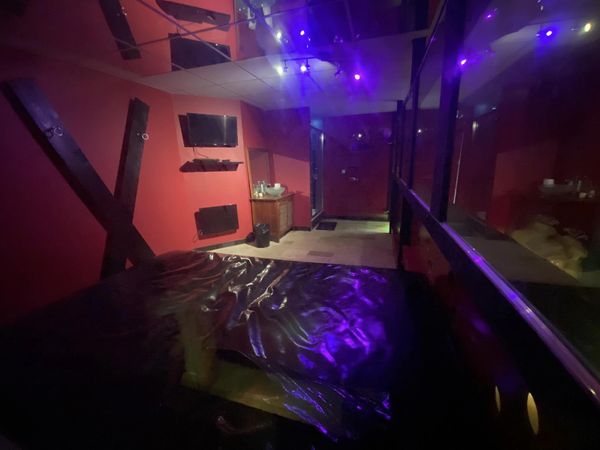 Sexshop Cassandre & Espace Libertin - Swinger Club in Saint Ouen L Aumone, France