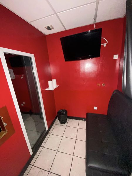 Sexshop Cassandre & Espace Libertin - Swinger Club in Saint Ouen L Aumone, France