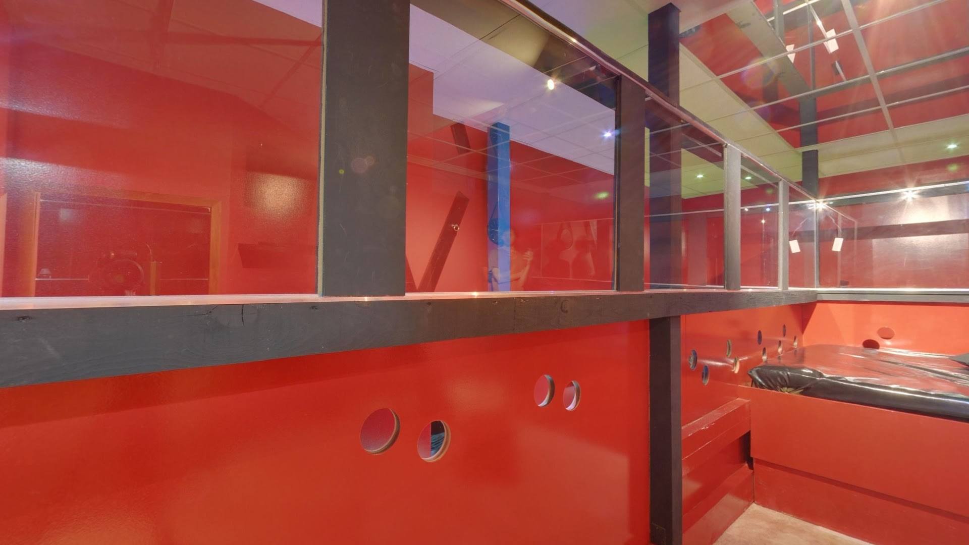 Sexshop Cassandre & Espace Libertin - Swinger Club in Saint Ouen L Aumone, France