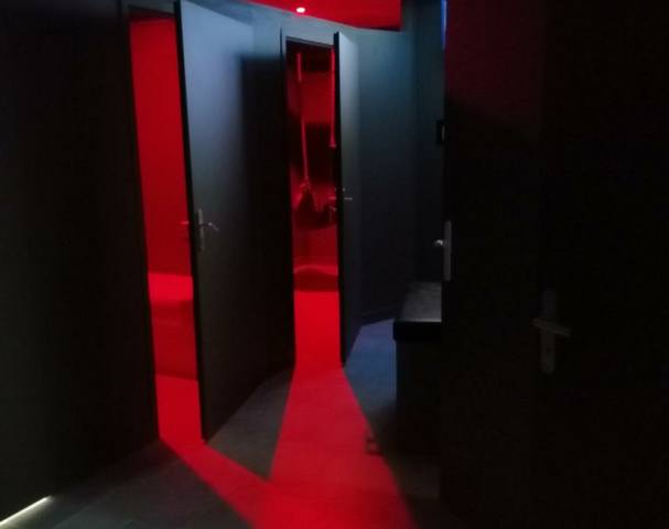 Keewee Séné ( Boutik-cruising-club / Sex-club-mixte ) - Swinger Club in Sene, France