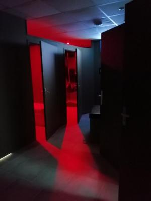 Keewee Séné ( Boutik-cruising-club / Sex-club-mixte ) - Swinger Club in Sene, France