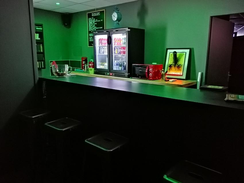 Keewee Séné ( Boutik-cruising-club / Sex-club-mixte ) - Swinger Club in Sene, France