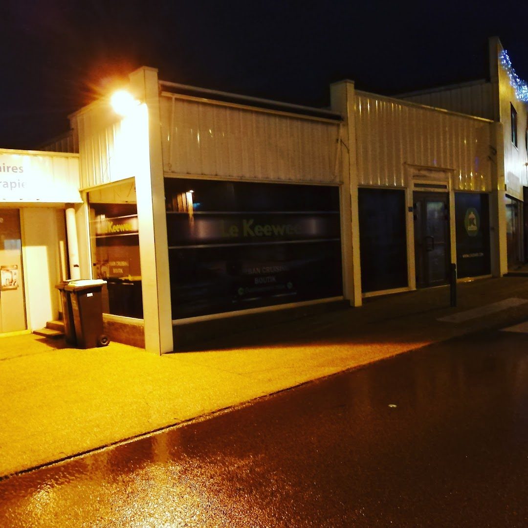 Keewee Séné ( Boutik-cruising-club / Sex-club-mixte ) - Swinger Club in Sene, France