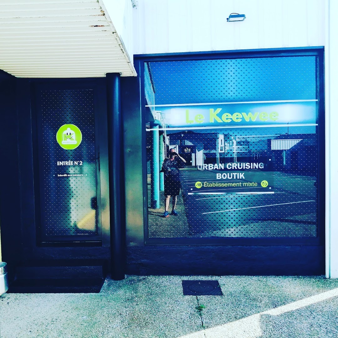 Keewee Séné ( Boutik-cruising-club / Sex-club-mixte ) - Swinger Club in Sene, France