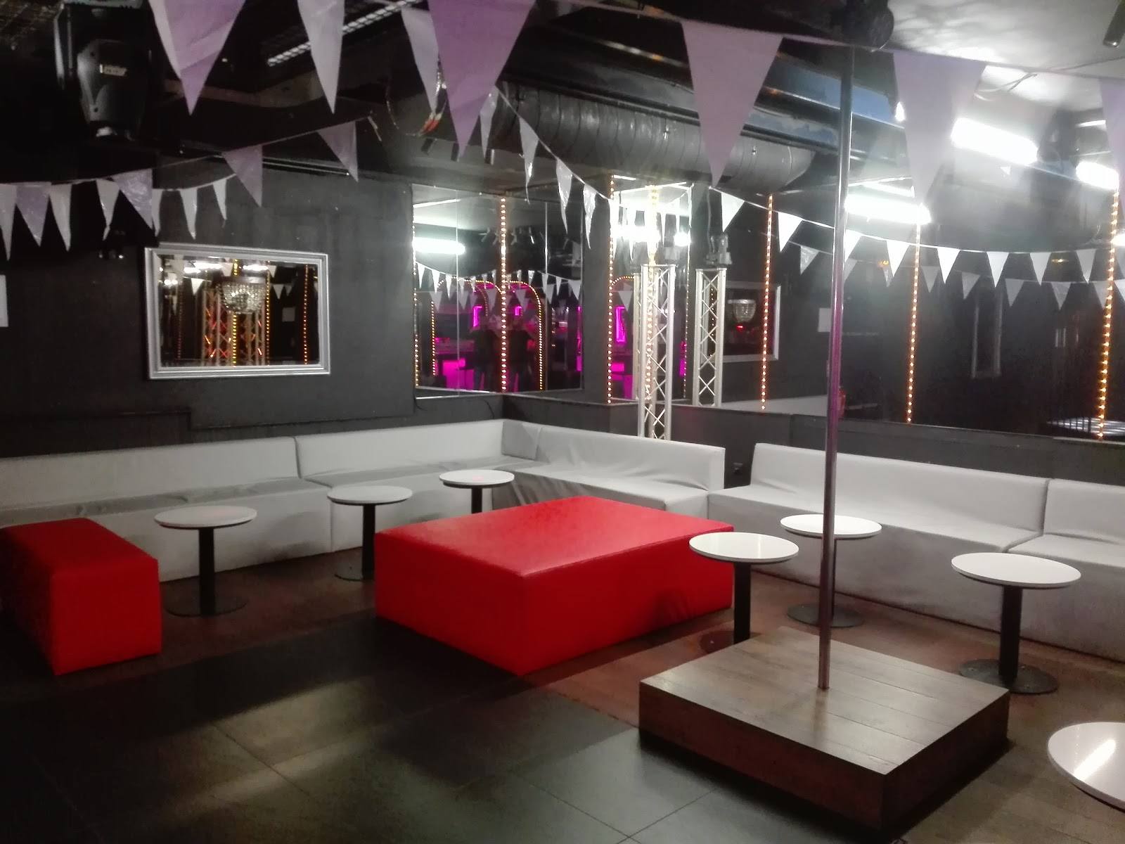 Le Royal Club - Swinger Club in Ternay, France