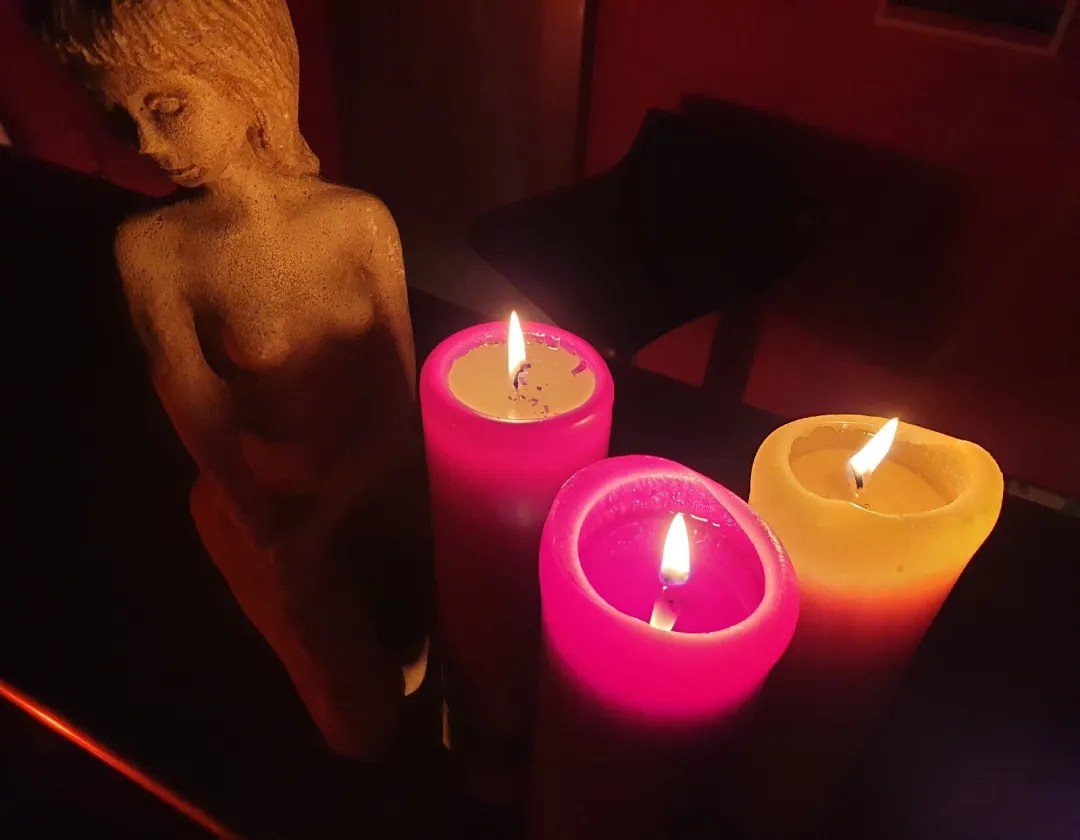 Sensual Hair - Erotic Massage in Toulouse, France