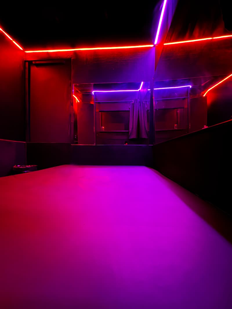 Red Cruising - L'ultime Sex Club - Swinger Club in Toulouse, France
