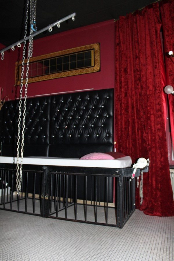 Bizarre Rollenspiele - Brothel in Berlin, Germany