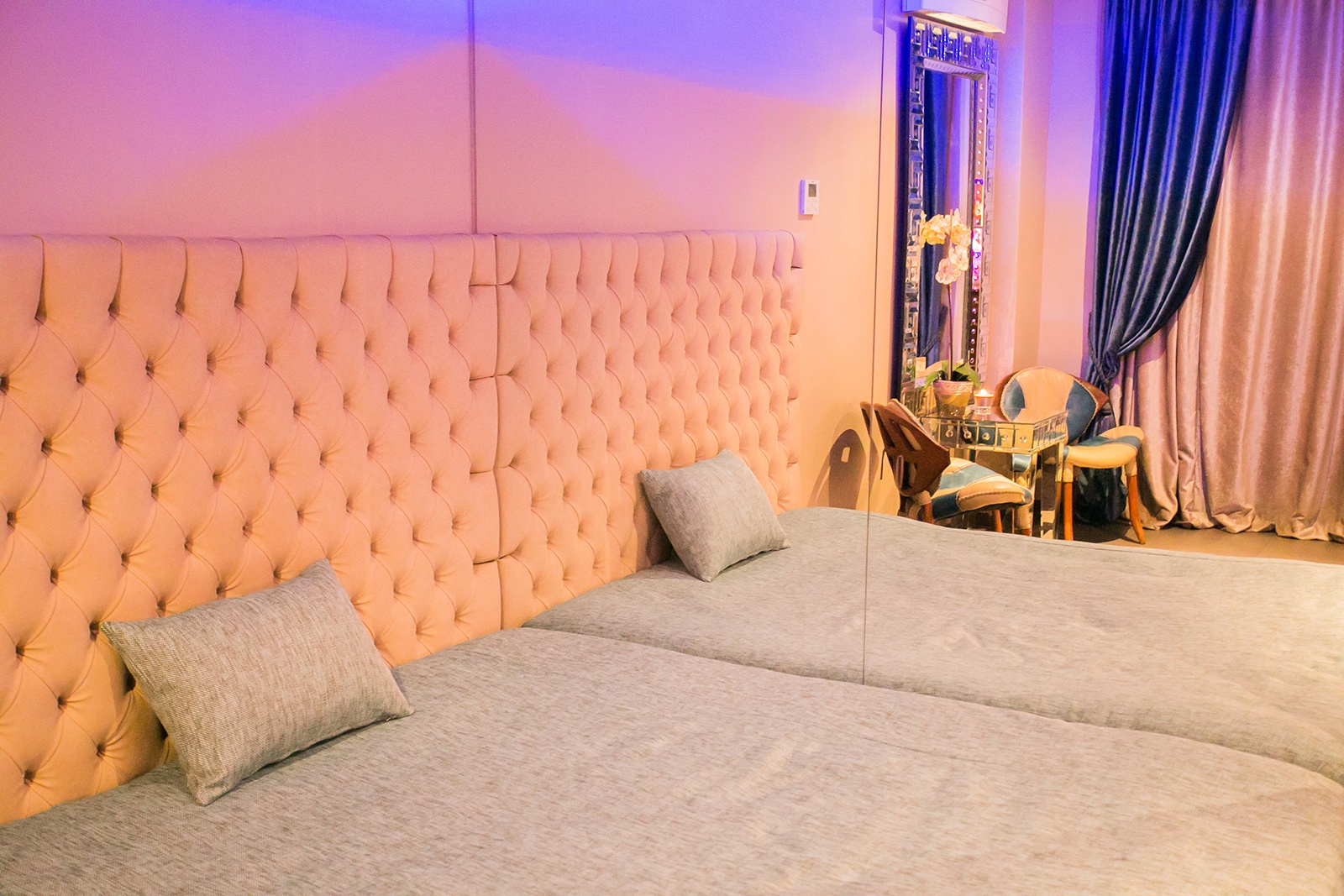 Paris No. 5 - Erotic Massage in Berlin, Germany