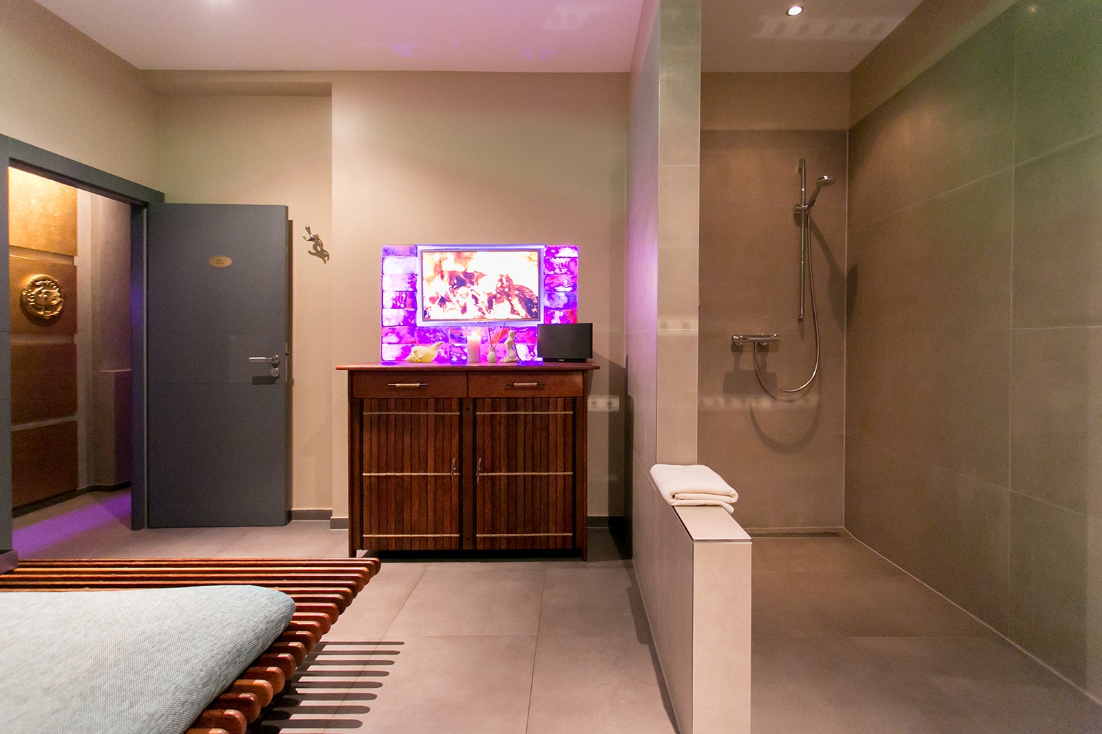 Paris No. 5 - Erotic Massage in Berlin, Germany